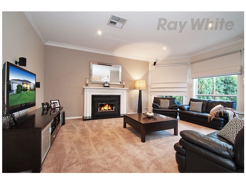 5 SUNNYRIDGE Court, Chirnside Park VIC 3116