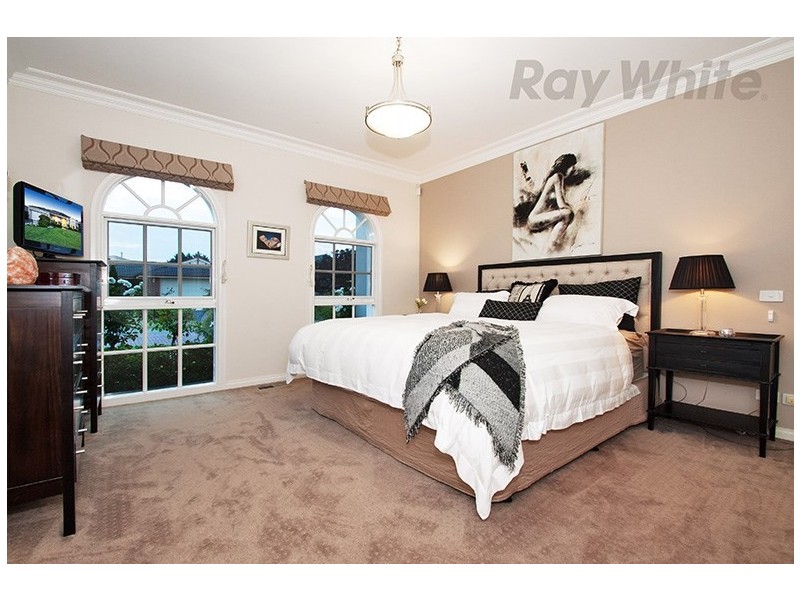 5 SUNNYRIDGE Court, Chirnside Park VIC 3116