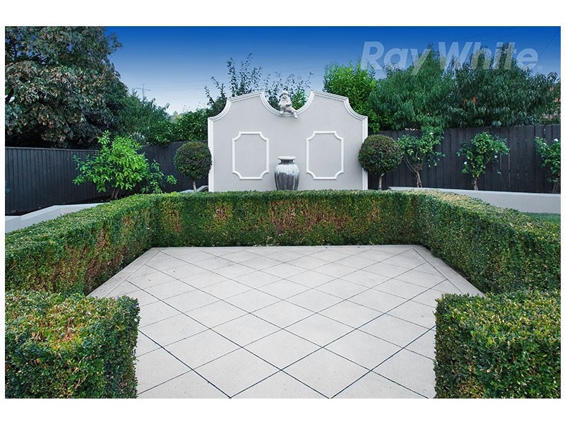 5 SUNNYRIDGE Court, Chirnside Park VIC 3116