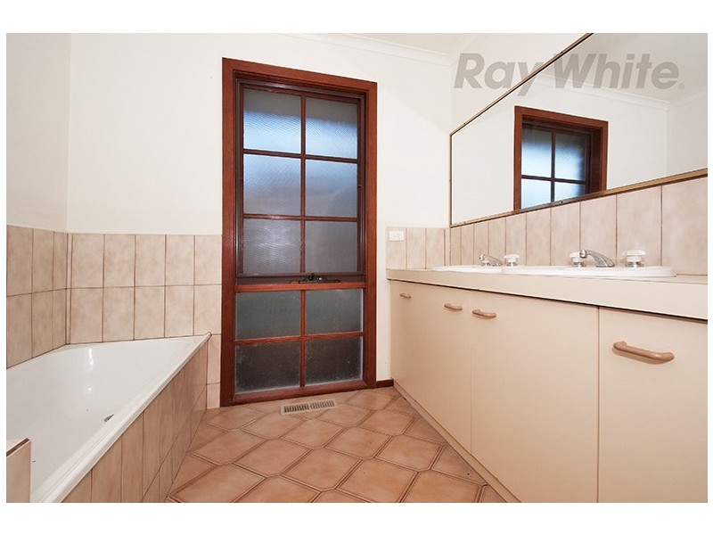 9 Tanbridge Way, Warranwood VIC 3134