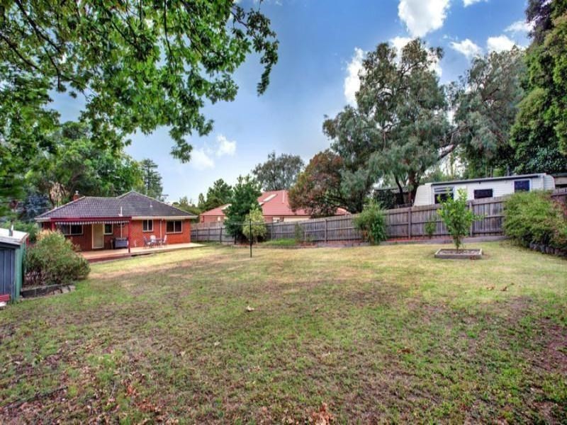 9 Oaktree Road, Croydon North VIC 3136