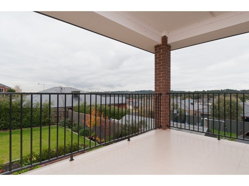 42 PACIFIC Drive, Mooroolbark VIC 3138