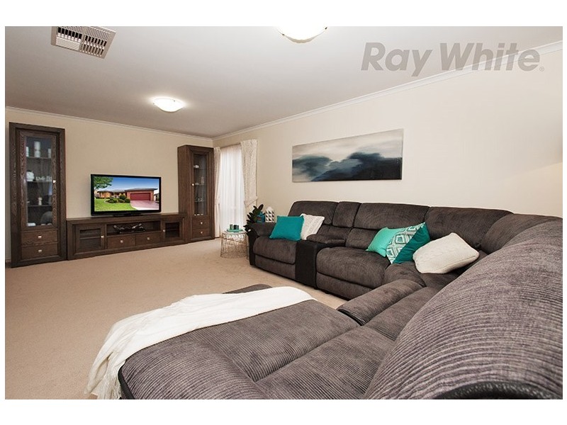 16 YARRA HILL Lane, Chirnside Park VIC 3116