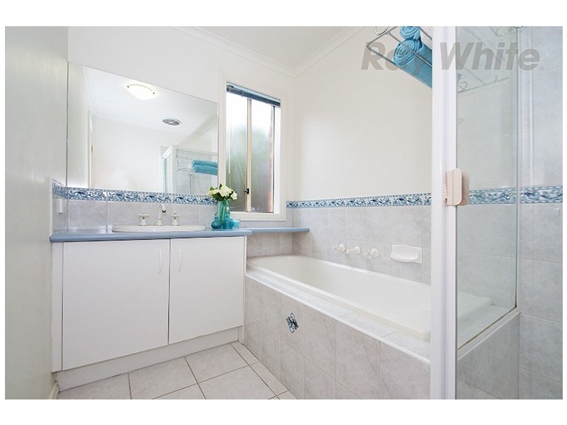 16 YARRA HILL Lane, Chirnside Park VIC 3116