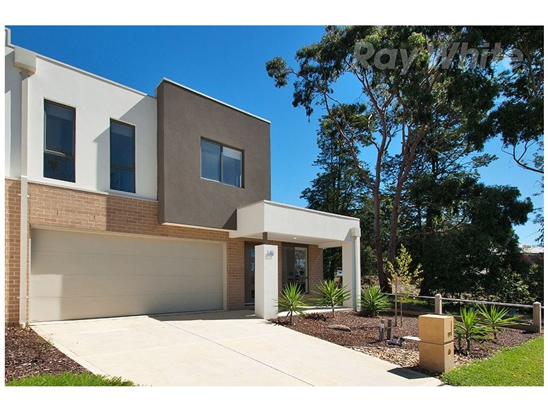 99 Spriggs Drive, Croydon VIC 3136