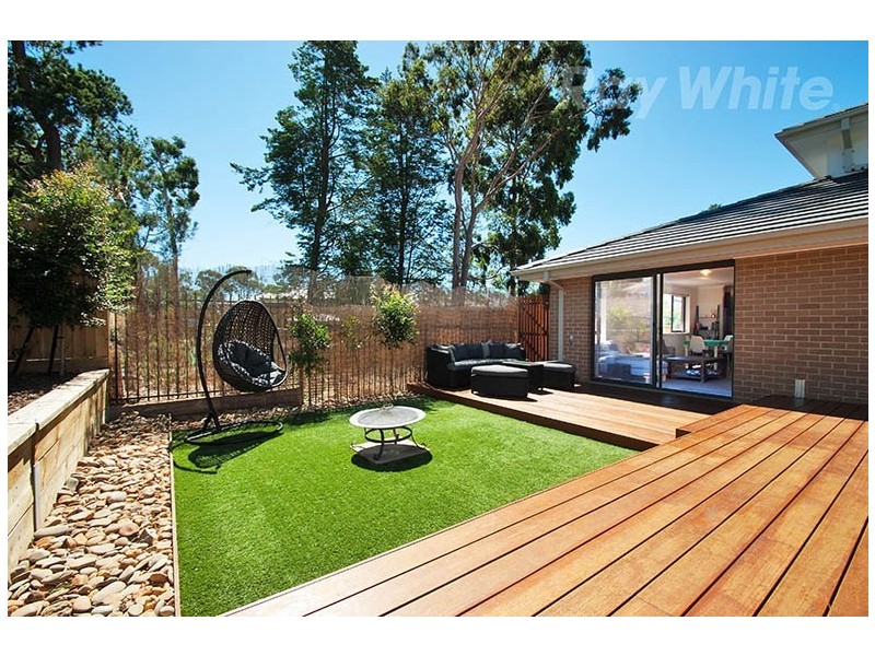 99 Spriggs Drive, Croydon VIC 3136