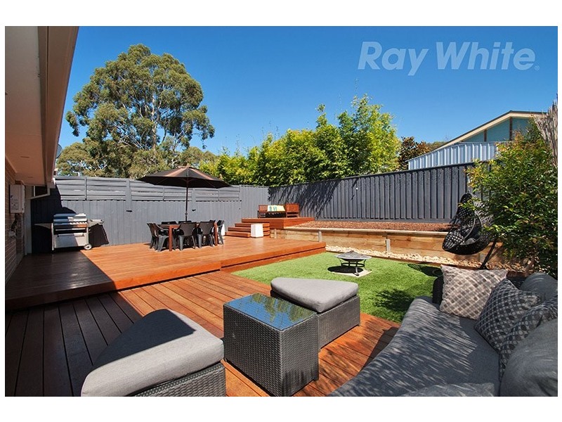 99 Spriggs Drive, Croydon VIC 3136