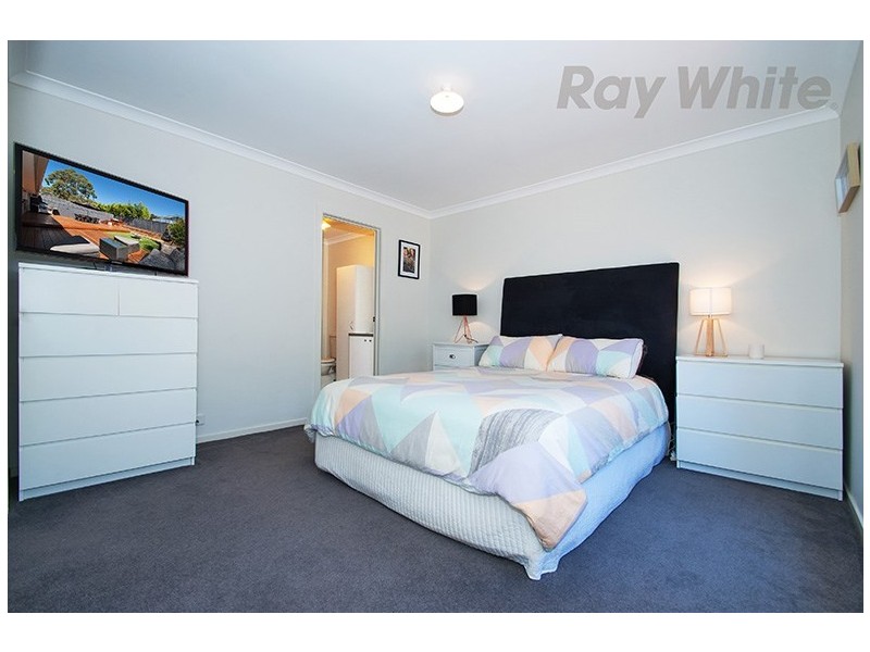 99 Spriggs Drive, Croydon VIC 3136