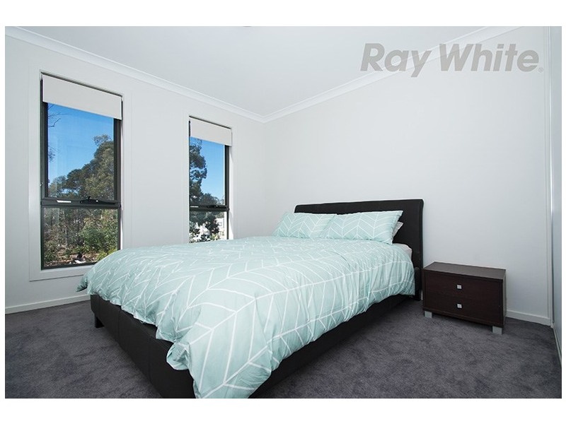99 Spriggs Drive, Croydon VIC 3136