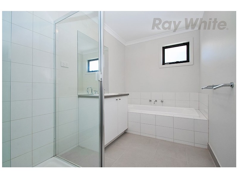 99 Spriggs Drive, Croydon VIC 3136
