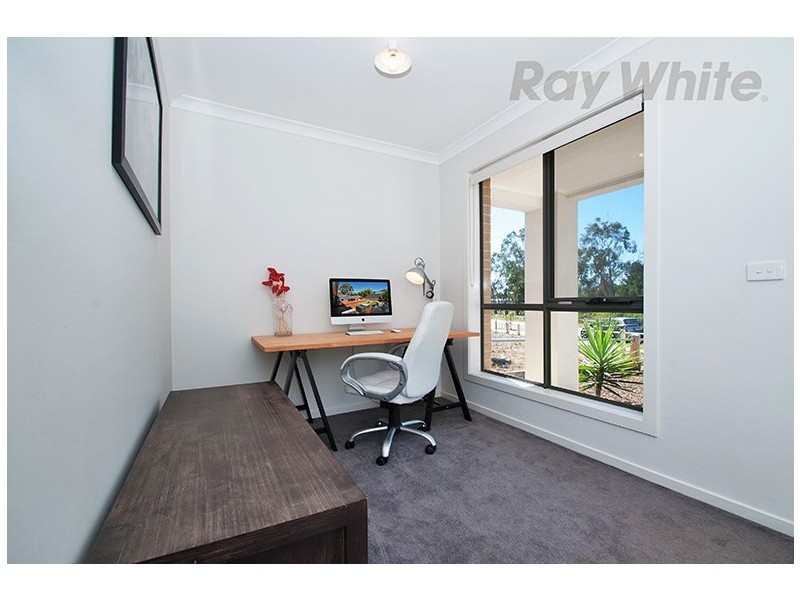 99 Spriggs Drive, Croydon VIC 3136