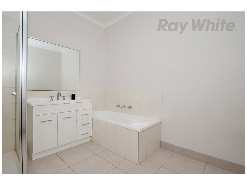 18 AINTREE Street, Mooroolbark VIC 3138