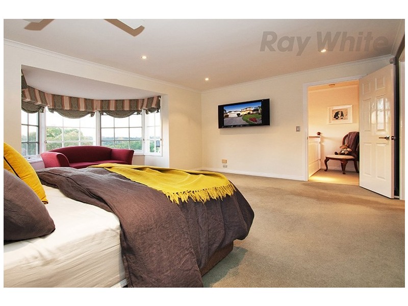 3 SILVER BIRCH Close, Croydon North VIC 3136