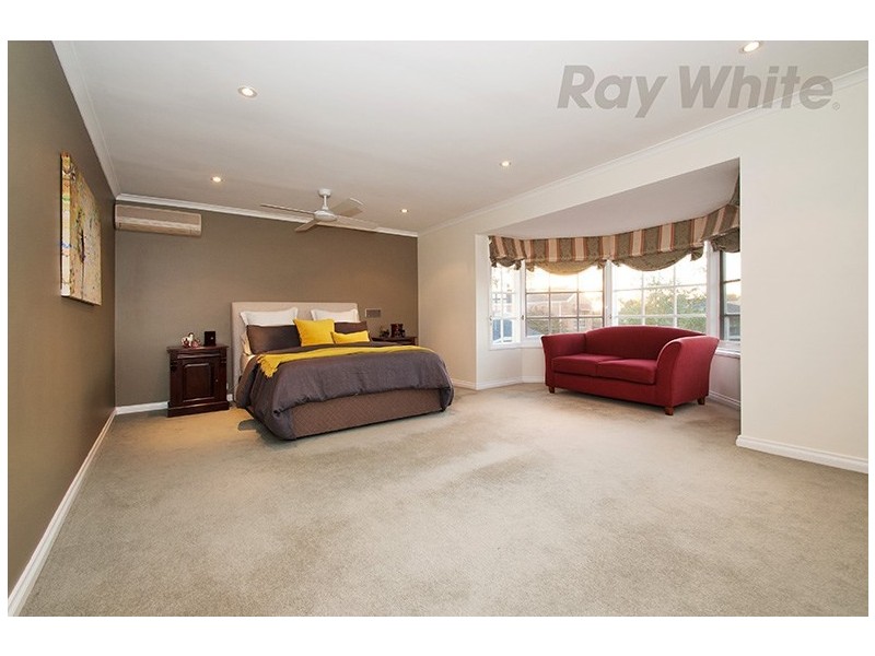 3 SILVER BIRCH Close, Croydon North VIC 3136