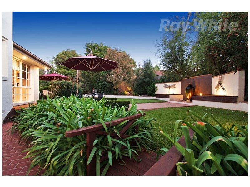 3 SILVER BIRCH Close, Croydon North VIC 3136