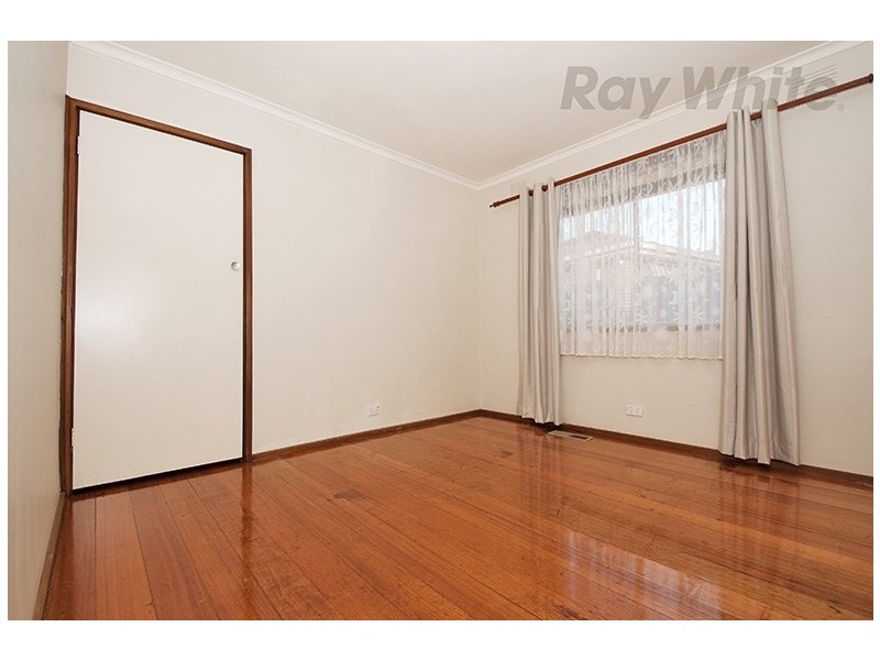 53 Esther Crescent, Mooroolbark VIC 3138