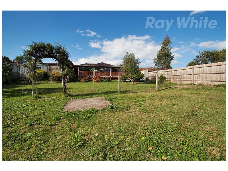 53 Esther Crescent, Mooroolbark VIC 3138