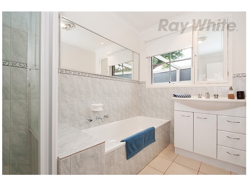 8 Gahnia Close, Ringwood North VIC 3134