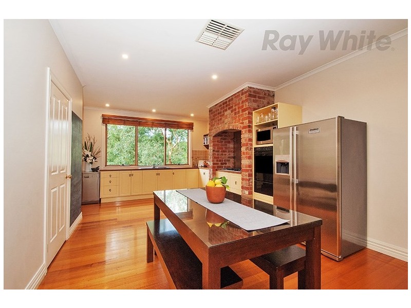 11 DELMONT Court, Mooroolbark VIC 3138