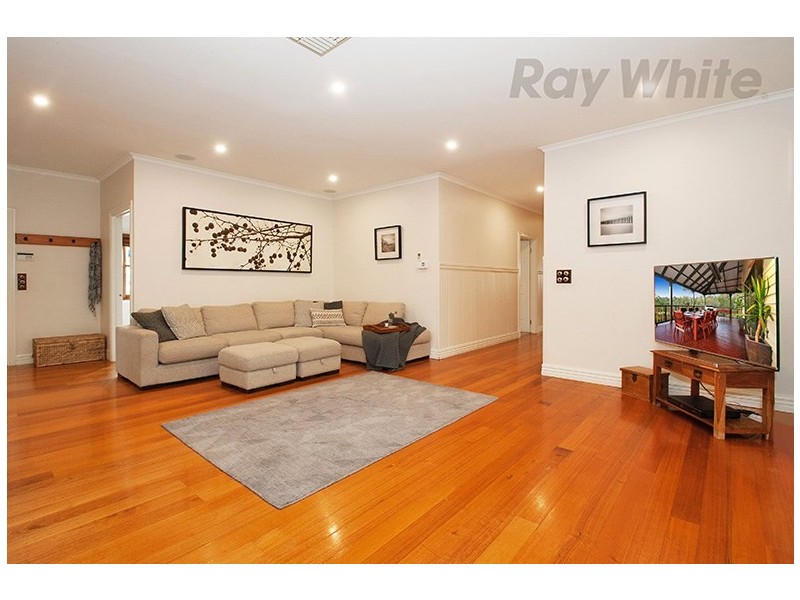 11 DELMONT Court, Mooroolbark VIC 3138