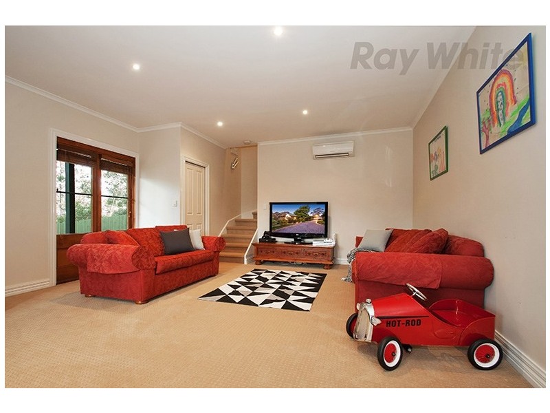 11 DELMONT Court, Mooroolbark VIC 3138