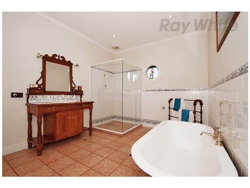 11 DELMONT Court, Mooroolbark VIC 3138