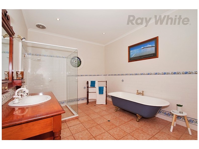 11 DELMONT Court, Mooroolbark VIC 3138