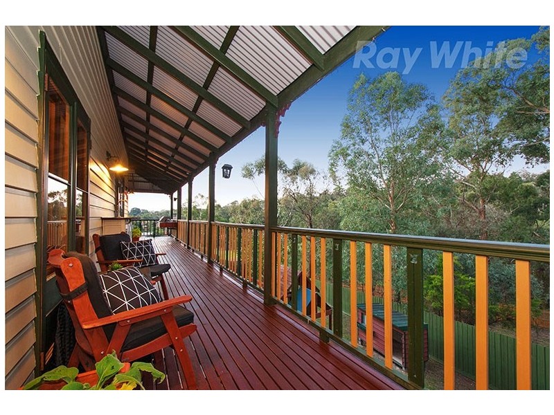 11 DELMONT Court, Mooroolbark VIC 3138