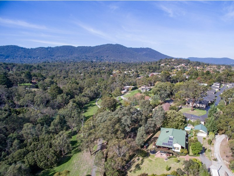 11 DELMONT Court, Mooroolbark VIC 3138