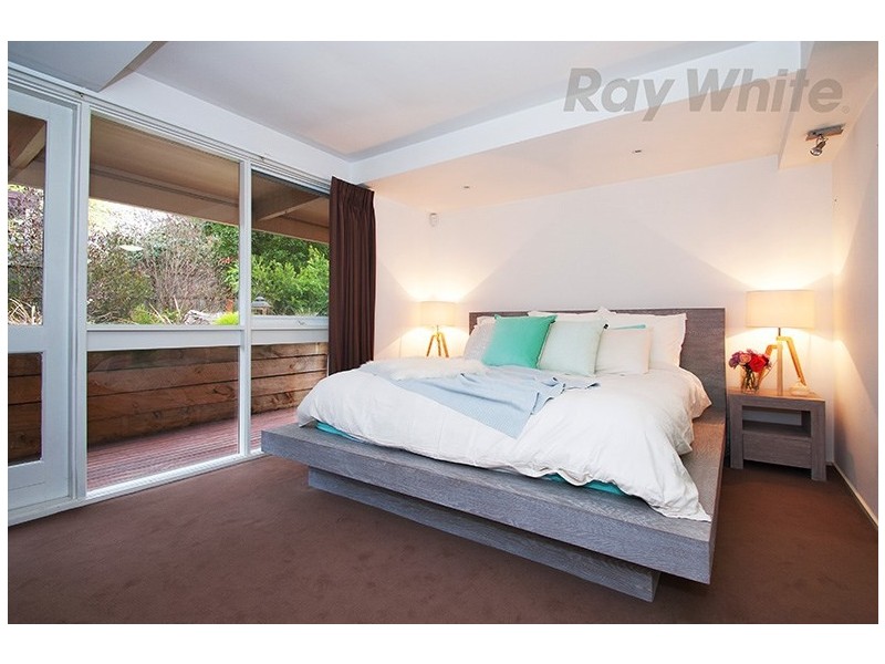 17 ST GEORGES Crescent, Croydon VIC 3136