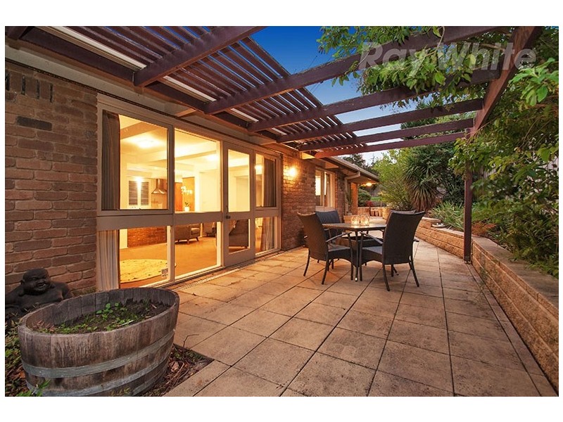 17 ST GEORGES Crescent, Croydon VIC 3136