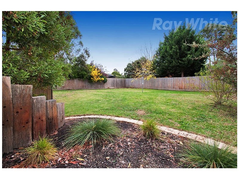 17 ST GEORGES Crescent, Croydon VIC 3136