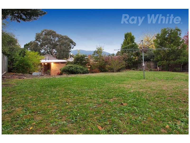 17 ST GEORGES Crescent, Croydon VIC 3136