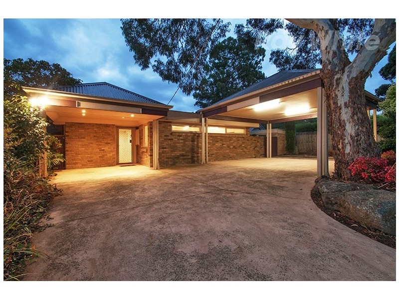 17 ST GEORGES Crescent, Croydon VIC 3136