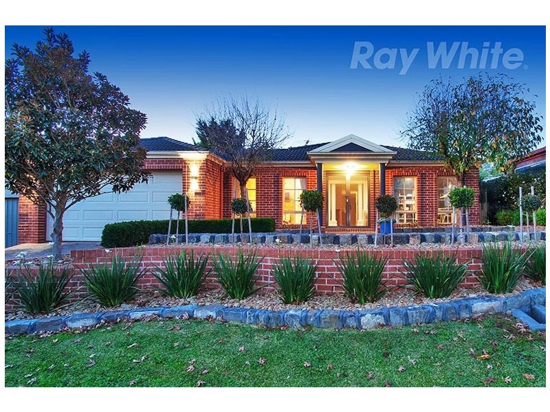 9 AMBLESIDE Close, Mooroolbark VIC 3138