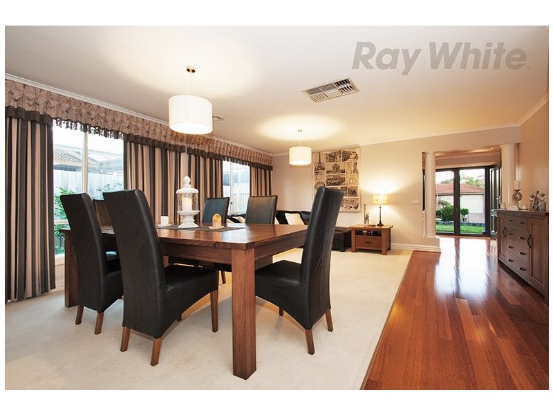 9 AMBLESIDE Close, Mooroolbark VIC 3138