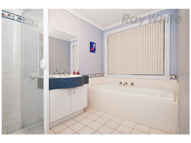 9 AMBLESIDE Close, Mooroolbark VIC 3138