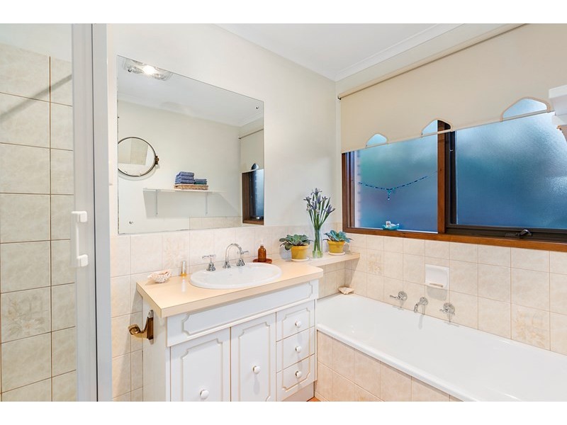 3 DALEHEAD Court, Croydon Hills VIC 3136
