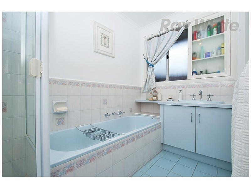 20 AZAROW Circuit, Croydon South VIC 3136