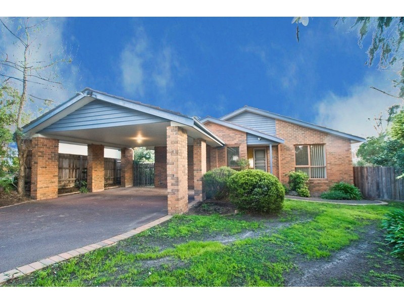 10 HELSTON Court, Croydon Hills VIC 3136