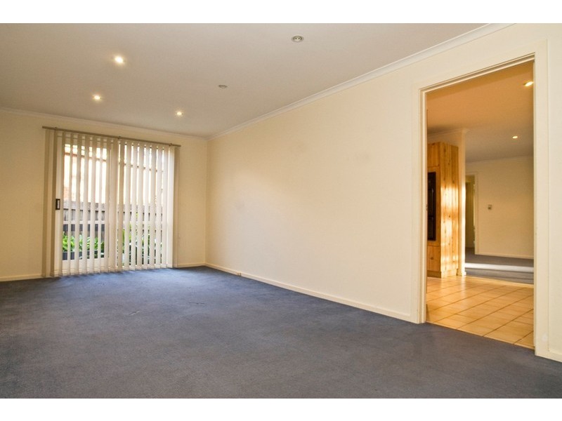 10 HELSTON Court, Croydon Hills VIC 3136