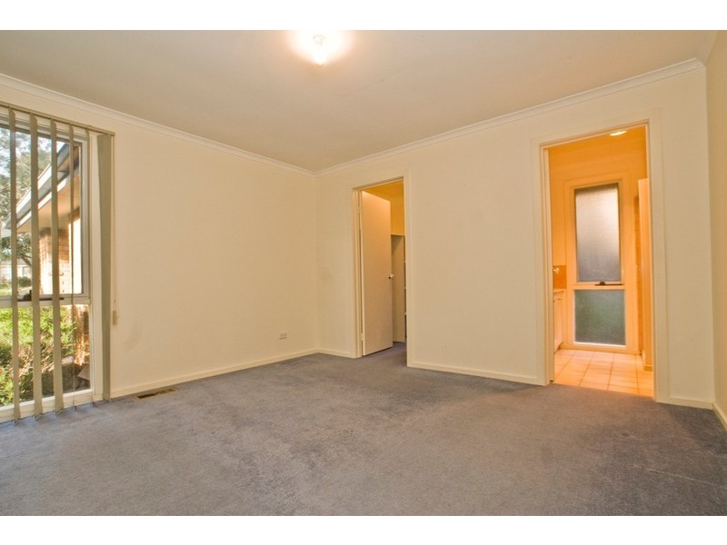 10 HELSTON Court, Croydon Hills VIC 3136