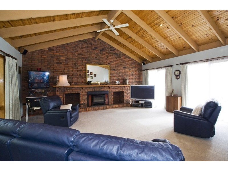 18 MITCHELL Court, Croydon North VIC 3136