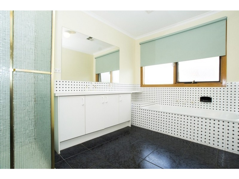 18 MITCHELL Court, Croydon North VIC 3136