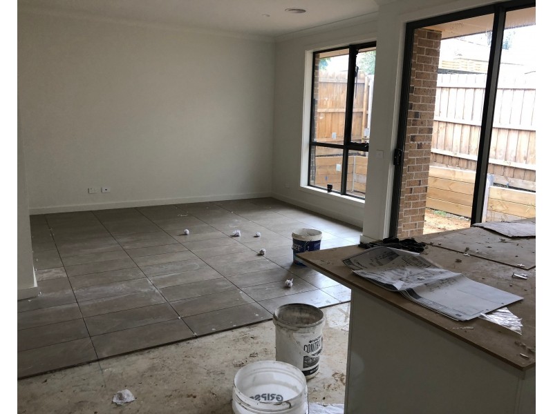 6 LIGHTWOOD Close, Kilsyth VIC 3137