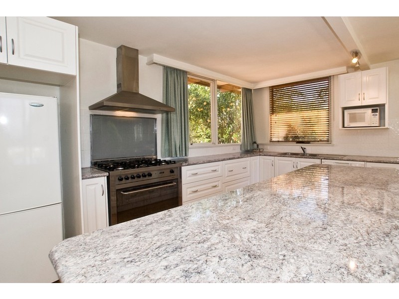 10 PARKVALLEY Drive, Chirnside Park VIC 3116