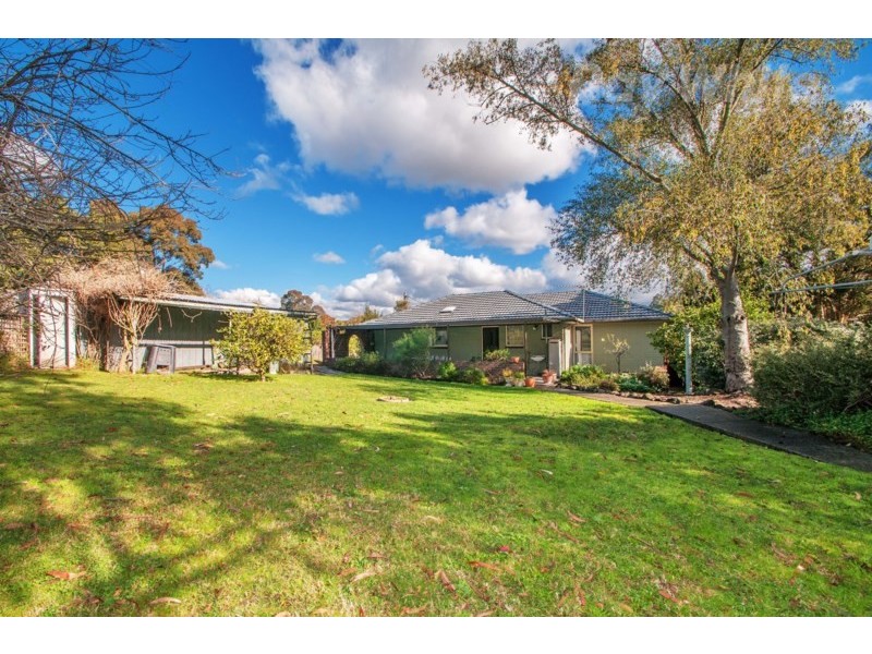 2 COLLINGS Court, Mooroolbark VIC 3138