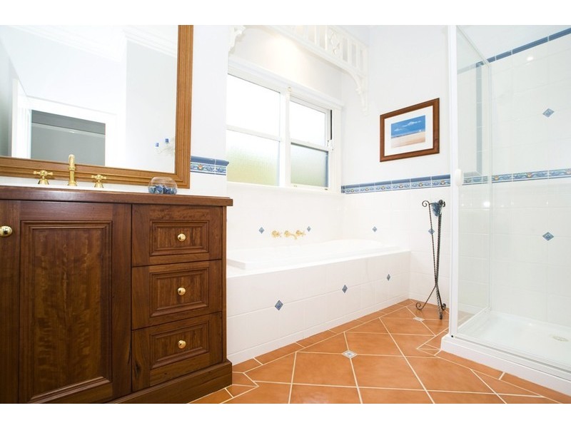 890 MOUNT DANDENONG Road, Montrose VIC 3765