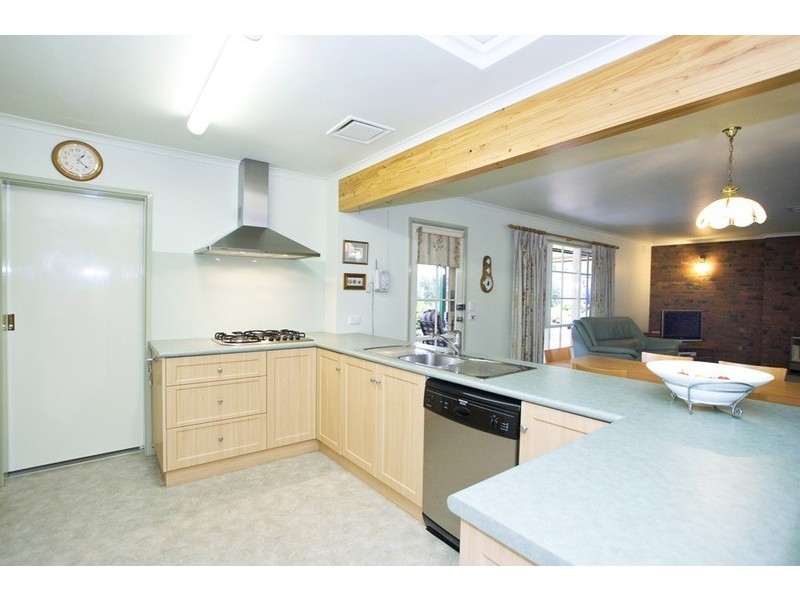 20 WALLARA Crescent, Croydon VIC 3136