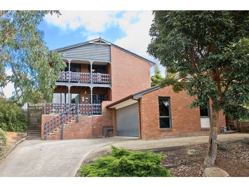 15 NANGATHAN Way, Croydon North VIC 3136